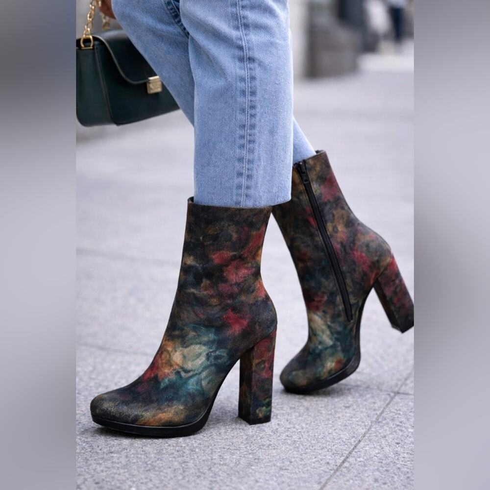 NWT Madden Girl Gigg Floral Velvet Block Heel Ankle Boots Women’s Size 8